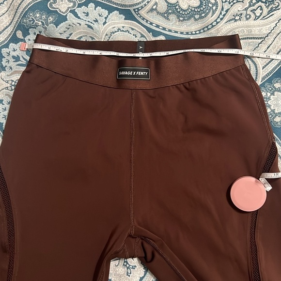 Savage X Fenty Flow High-Waist Trimmed Leggings (Size L) - Picture 15 of 16